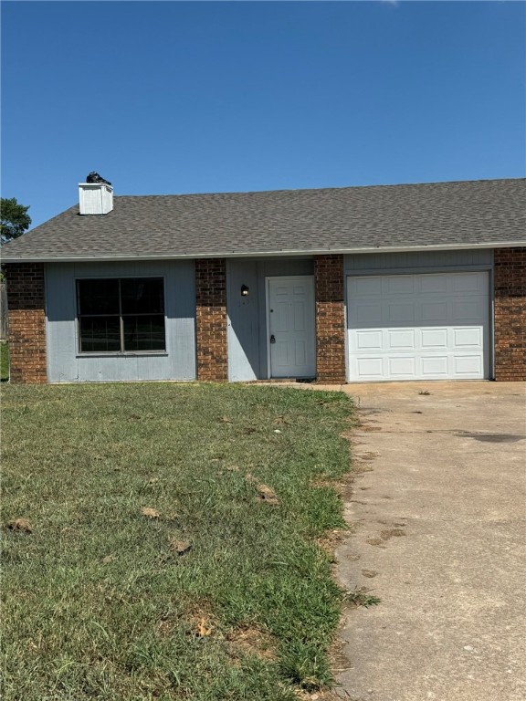 Nicely updated 2 bedroom 2 bath duplex centrally located in Rogers. Home has fresh paint throughout and new carpet in bedrooms and living room. Wood burning fireplace and fenced back yard. Located very close to Rogers Aquatic Center, and near shopping at Pinnacle Mall, and easy access to I-49. This home will not last long!