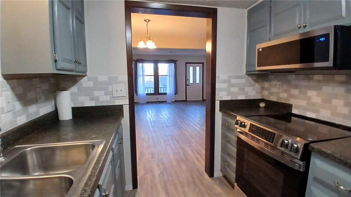 Townhouse Tct 3 A/K/A Drake Court Bvv - Residential