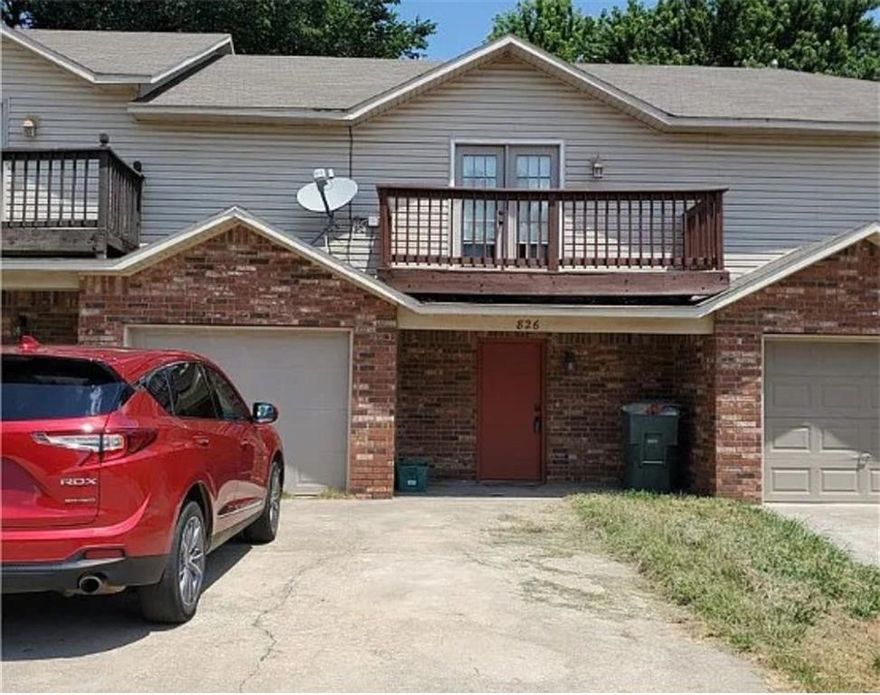 Close to the University of Arkansas and everything Fayetteville has to offer! Easy Access to I49, Wedington Dr, shopping, restaurants and more! This 3 bedroom 2.5 Bath has amenities like granite counter tops, one-car garage, fenced in back yard just to name a few.