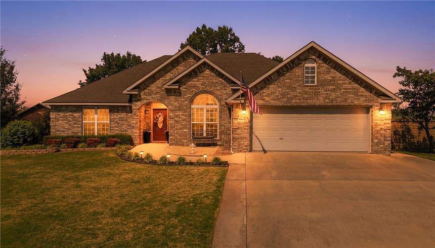 Stunning 2,367 sq ft home offering the perfect blend of comfort, space, and versatility. Featuring 3 bedrooms, 3 bathrooms, and a private in-law apartment with its own spacious primary suite and bath — ideal for multi-generational living.
Located in a peaceful neighborhood with quick access to all cities and conveniently close to the airport. Inside you will find granite countertops, laminate wood flooring, tray ceilings, and both an eat-in kitchen and formal dining room. Step outside and enjoy the large, covered patio overlooking the spacious yard with beautiful landscaping and privacy fencing — ideal for relaxing evenings, gatherings, or simply enjoying your own peaceful retreat. Plus, enjoy the incredible 900 sq ft workshop with endless possibilities!
Room for everyone inside and out!