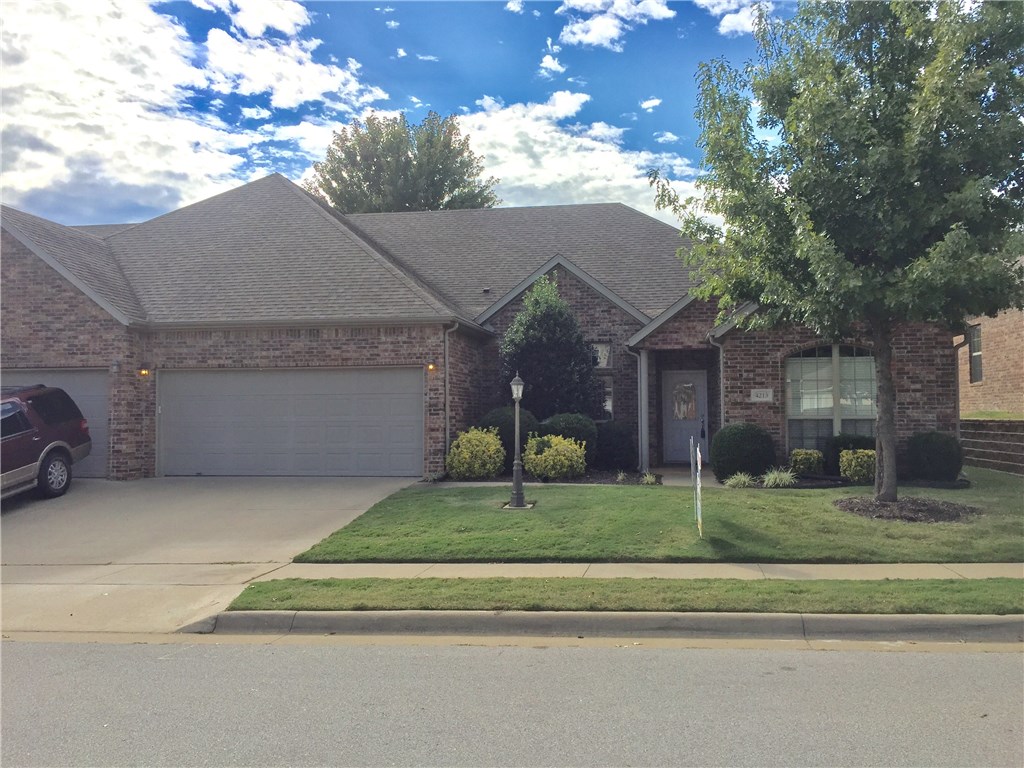Great four bedroom, 3 bath condo in Fayetteville. Spacious 2000 SF on the main level & a 600 SF bonus room upstairs. Close to I-49, restaurants, parks & NWA mall. Landscaping, pool & clubhouse. Owner pays the POA dues.