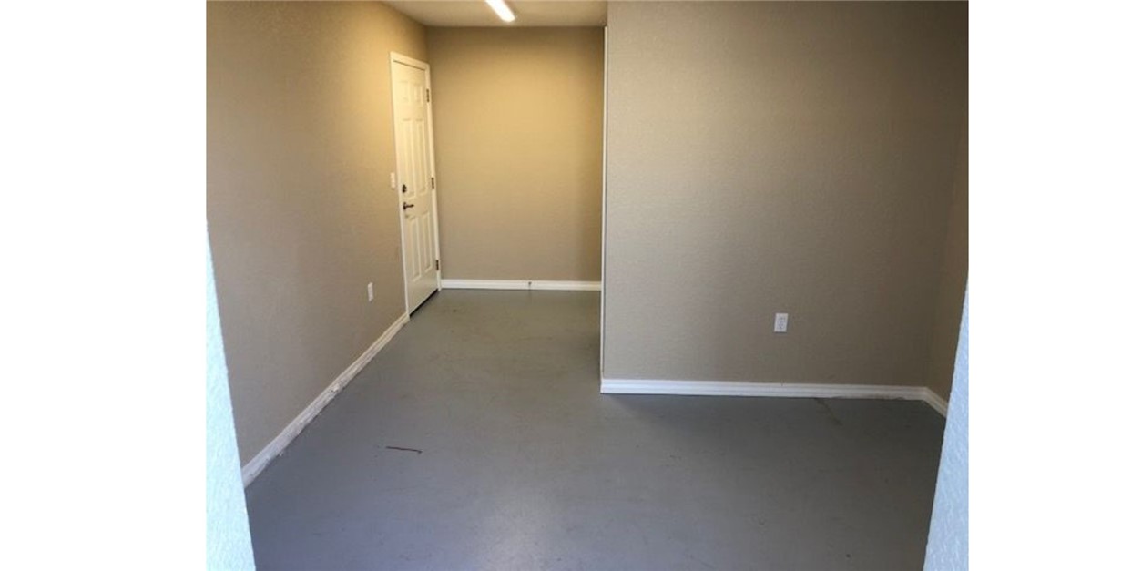 Space Center Hpr - Commercial Lease
