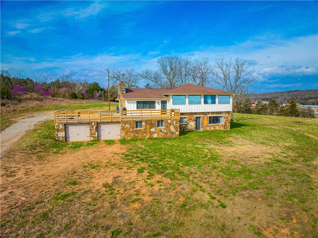 Beautiful large multi-family living home with a Lake View.