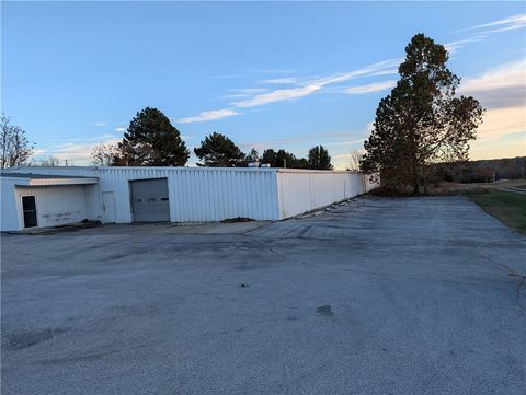 Photo of 304 N Industrial Park Road, Harrison, AR 72601 (MLS # 1328427)