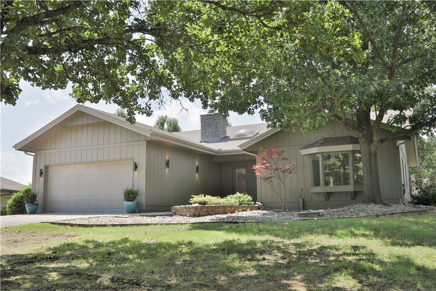 EVERYTHING is new! Tons of natural light, vaulted ceilings, gorgeous rock fireplace, sunroom with golf views. COMPLETELY updated hard-to-find flat grassy lot on a cul-de-sac in Bella Vista. This home is move-in ready, walking distance to all of the Metfield amenities, on the golf cart path. Beautifully landscaped lot, new flooring, paint (interior and exterior), lighting, hardware, appliances and electrical throughout. New bathrooms (tubs, shower, tile, faucets, etc!). Kitchen with eat in area plus a dining room, stainless appliances, large basin sink, granite countertops, subway tile, new hardware, etc. This home is spacious, beautiful, warm and inviting. You'll be tucked away in a quiet cul-de-sac, yet close to the best Bella Vista amenities including the Metfield clubhouse, pool, playground, pump track and bike trails.