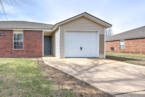 Townhouse in Fayetteville AR 1575 Boxley Avenue 17.jpg