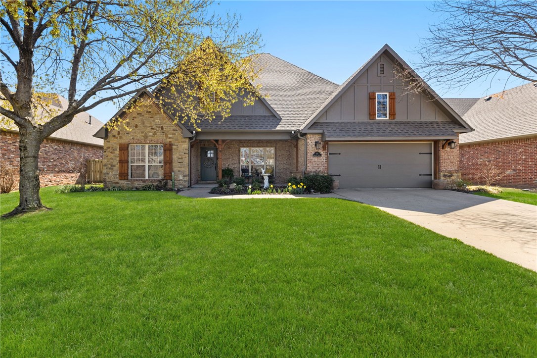 Looking for the one?
This gorgeous 4-bedroom, 3-bathroom home in a highly desired neighborhood near downtown Springdale might just be your perfect match. Itās the total package: charm, style, and all the right upgrades. Letās talk about the glow-up: In 2023, this beauty underwent a complete transformation. Luxury vinyl plank flooring was added for a sleek, durable touch, while fresh interior paint and painted cabinets brought a vibrant, modern vibe. The kitchen and primary bathroom had head-turning makeovers, with stunning countertops, backsplash, and fixtures in the kitchen, and a full renovation in the primary bath that will make your heart skip a beat.
Outside, fresh grass was seeded in both the front and backyard, and the deck now features chic new railingsāperfect for evenings spent under the stars. Other thoughtful upgrades include a programmable HVAC system, custom shades in the living and dining rooms, and new light fixtures throughout key spaces.
Schedule your showing today!