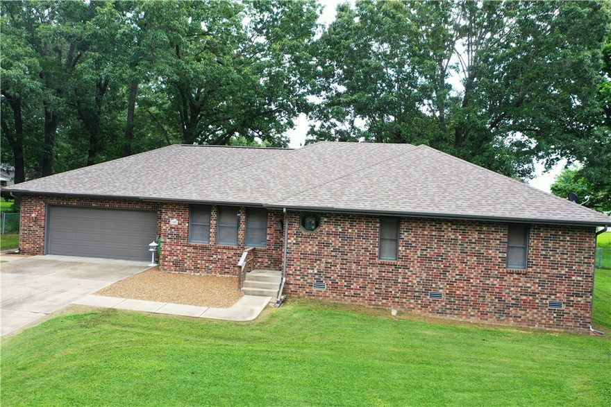 Look at this beautiful brick, 3-bedroom, 2 full bath, 2 car garage with 1962 square feet of living space, in the city limits. The new roof in 2018 and HVAC is 4 years old. The kitchen and dining are combined with a new range, refrigerator, lots of room, storage and comfort in mind. The family room has a gas log fireplace and vaulted ceiling for a relaxed atmosphere that flows into the living room. The laundry room is off the garage and bonus room for office or hobby. The level backyard comes with a chain link fence to keep pets enclosed. Handicap Access.
