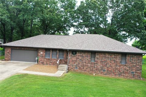 Photo of 1805 Van Buren Avenue, Mountain Home, AR 72653 (MLS # 1327324)