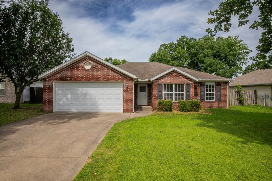 Great 3 bedroom 2 bath home. Living room has trey ceiling, fireplace and wood flooring. Eat in kitchen with lots of storage and pantry. All bedrooms have wood style flooring, Master bedroom has large walk in closet and bath features double sinks. Fenced back yard with covered patio.