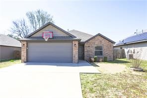 Great home with quick 5-min access to downtown Rogers and Lake Atalanta Trail system, 3-bedroom 2-Bath with bonus room and shop in the back. Walking distance to trail system or 3 min drive. brand new carpet and flooring, gas fireplace, granite counter tops and split floor plan. Pets are negotiable with additional deposit.