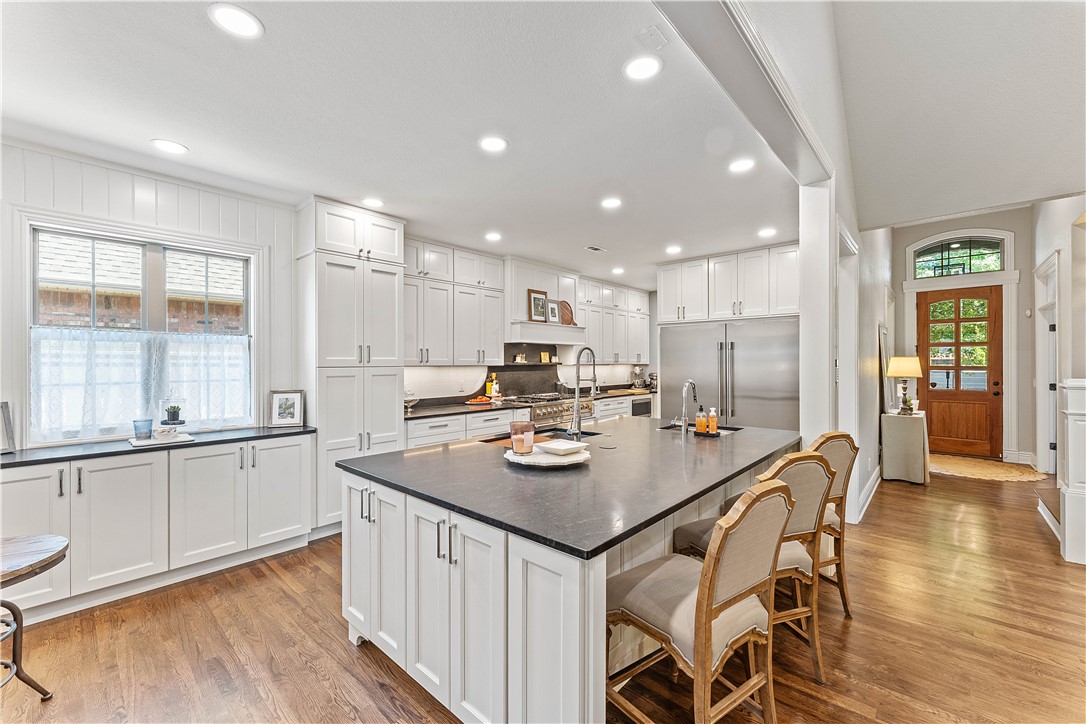An exciting opportunity in one of Bentonvilleās premier neighborhoods. This four-bedroom residence blends a timeless feel with modern sophistication. The recently renovated kitchen is a true showpiece, featuring a professional-grade oversized range, luxurious cabinetry, exquisite countertops, and a discreet butlerās pantry tucked behind the oversized refrigerator.
Rich hardwood floors lead through an elegant living space to an expansive enclosed sunroom bathed in natural light, complete with its own fireplaceāan inviting setting for refined entertaining
The main-level primary suite offers a private retreat with a spacious, spa-like bathroom, while the upper level provides three additional bedrooms, each generously sized. A tornado shelter downstairs for further peace of mind. Residents enjoy access to the community pool and pickleball courts, adding to the exceptional lifestyle this home affords.
Request the immersive 3D tourāor experience this extraordinary property firsthand by scheduling a private showing.