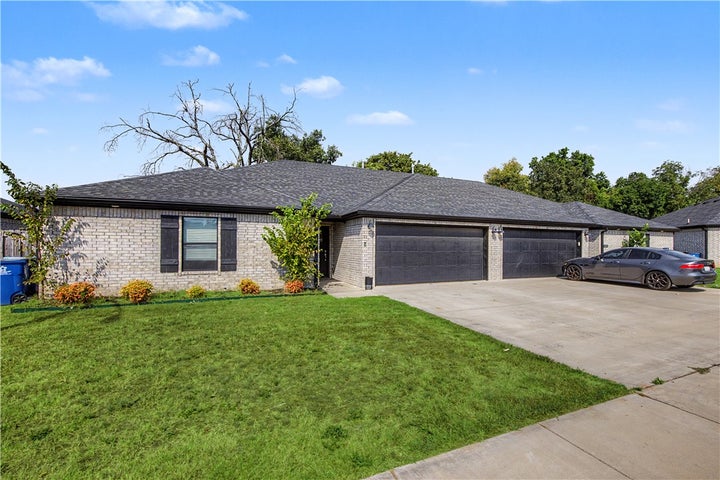 Photo 1 of 24 — 304 Tricha Circle A & B, Gravette, AR 72736