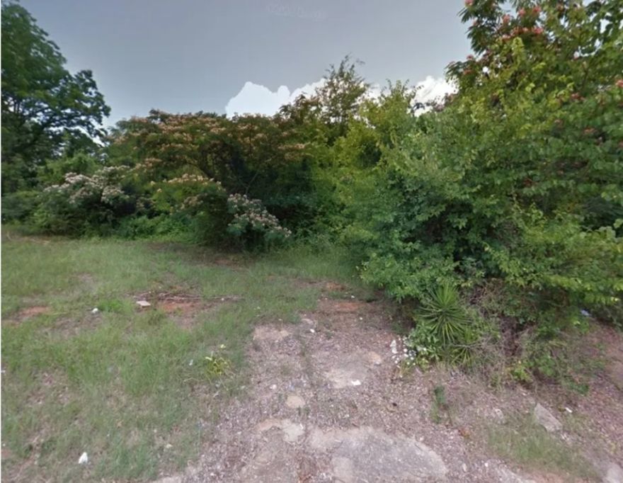 This is a .28 (+/-) acre lot in Camden of Ouachita County that is ready for you to build a new home or place a manufactured home. It is minutes from local amenities and just South of the Ouachita River. Owner financing available. Property conveys a Limited Warranty Deed. Call or text for more information.
