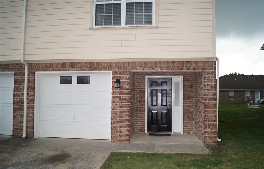 This unit comes complete with all appliances including washer & dryer, laminate floors throughout, blinds, also lawn care is provided. Only one pet allowed with a $500 non-refundable pet deposit. Owner will not allow cats.