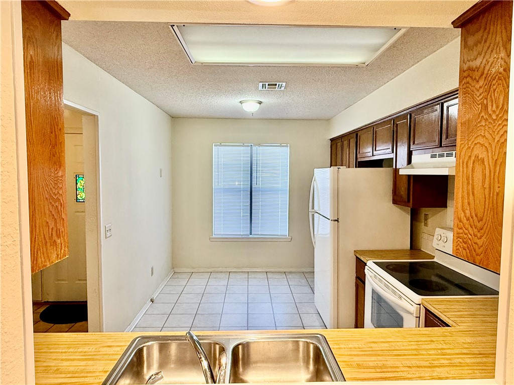 Metfield Courts Bvv - Residential Lease