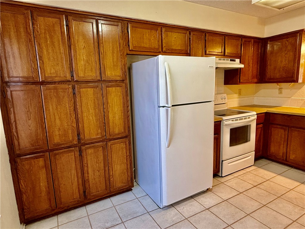 Metfield Courts Bvv - Residential Lease