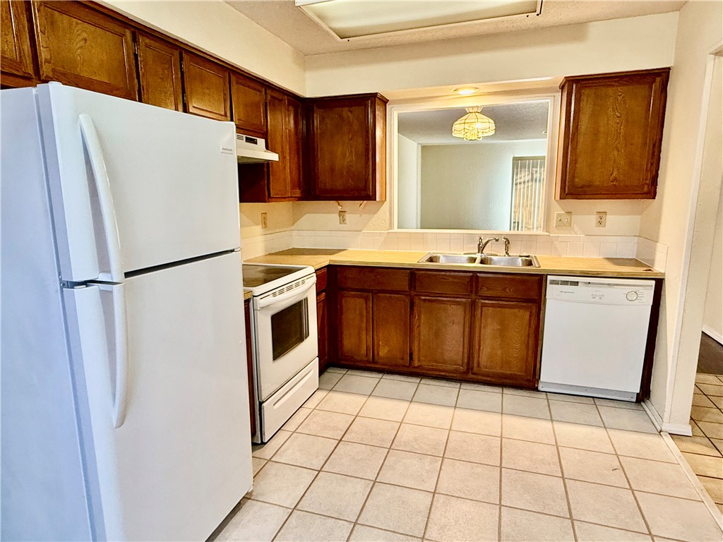 Metfield Courts Bvv - Residential Lease