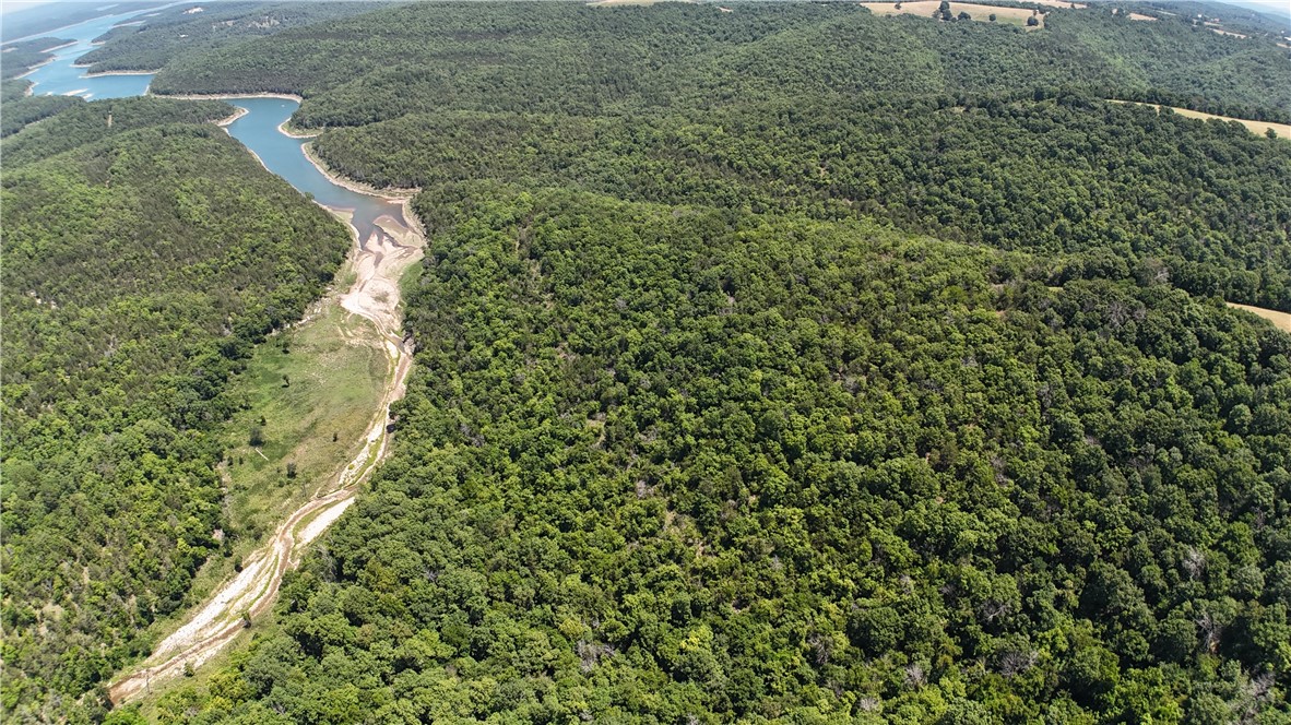 10 acres m/l for sale in the Ozark Mountains in rural Marion county, Arkansas with no deeded access. The property has a good mix of hardwoods and backs up to the US Corps of Engineers federal land. This property would make a great Ozark Mountains off-grid hunting retreat. The new buyer will be responsible for obtaining any needed easement(s). Priced to sell quickly, don't miss this opportunity. Call today!!!