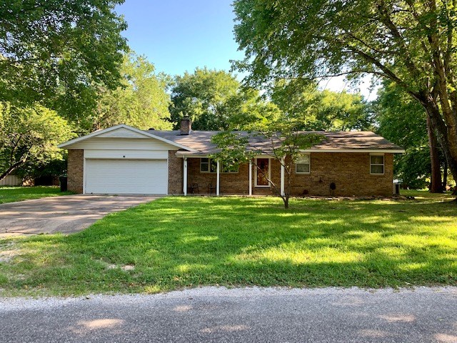 Very nice 3 bed 2 bath house with a large yard in a very secluded and quiet neighborhood. This property is just minutes away from Beaver Lake, Rogers Municipal Airport, City Parks and much more! This one won't last long. Applications are completed through our website: prestigenwa.managebuilding.com. Each person 18 years or older needs to fill out separate application. $30 application fee per applicant