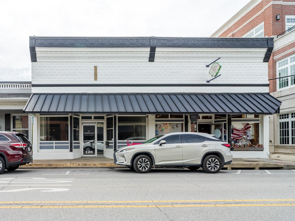 This unit is a piece of Bentonville history located in the heart of all the action. Close to open parking lots and a lot of foot traffic, lends to this property's unique opportunity. A multitude of businesses and office space can be utilized to the fullest extent in this desirable location.
