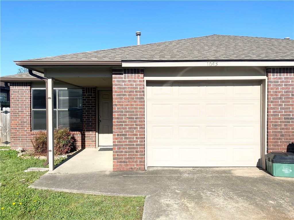 Check out this conveniently located 2 bedroom, 2 bathroom duplex within 5 minutes of the University of Arkansas and downtown Fayetteville restaurants and shopping! It also has easy access to the Razorback Greenway and is a 10 minute bike ride to the university. New LVP flooring throughout. Fully fenced in back yard. Refrigerator, washer, & dryer included. Pets negotiable. Don't miss out on this property! *Pictures of another unit. No carpet in this unit.*