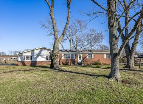 Photo of 109 Rains Street, Pea Ridge, AR 72751 (MLS # 1329596)
