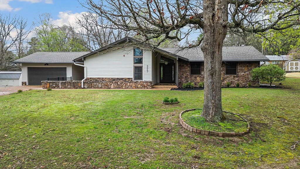 Welcome to this beautifully renovated home perfectly located just a mile from Prairie Creek Marina, and less than 10 minutes to vibrant downtown Rogers. Nestled on a quiet street with mature trees, this turnkey-ready home offers the perfect blend of comfort, style, and location.
Inside, youāll be greeted by a lovely rock fireplace in a spacious open-concept layout filled with natural light from large windows. Gorgeous new flooring runs seamlessly across the entire home, complemented by exposed beams that create a warm, inviting atmosphere. A completely new kitchen with new appliances too. The home features 3 bedrooms and 2.5 bathrooms, offering plenty of space for families or guests. Even step out onto the screened in back porch to enjoy your morning coffee or evening conversations.
Just minutes from Beaver Lake, this property is perfect for outdoor enthusiasts who love fishing, boating, and lake life. Whether you're looking for a full-time residence or a vacation rental investment, this home checks the box.