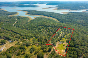 Lake view, near 125 Marina. Great building site. South line joins U.S. Army Cop of Engineers on Bull Shoals Lake. Deed restrictions: minimum main floor space 900 sq ft & 1 guest house with a minimum main floor space 650 sq ft. Barndominiums or barn houses permitted as long as the living area sq ft is a min of 900 sq ft. No mobile homes. See documents for the rest of the deed restrictions.
