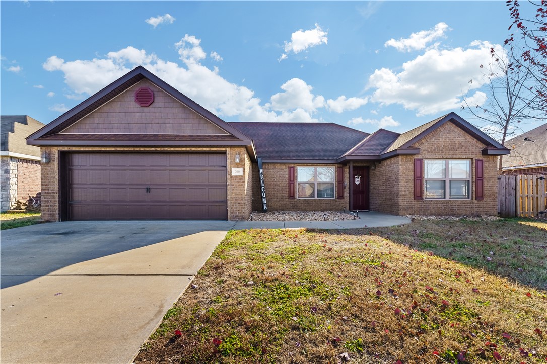3-bedroom 2 bath well maintained home. Full brick open floor plan with granite countertops. Close to schools and shopping centers.