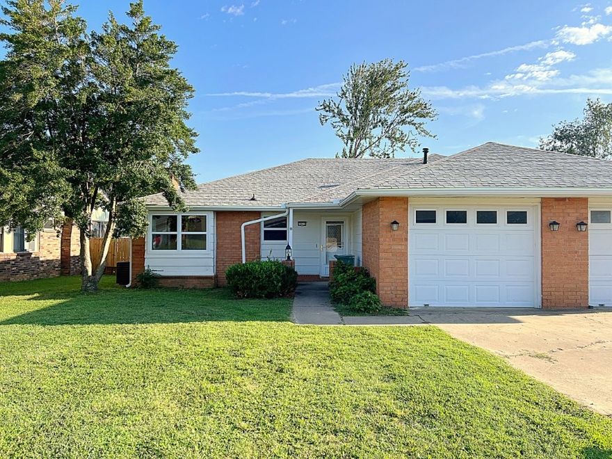 Remodeled 2 bed, 2 bath townhome on a cul-de-sac. Features a new deck, new chain-link fence, and a beautifully updated interior with new flooring, countertops, stove, and dishwasher. Conveniently located near schools, parks, and shopping. Move-in ready!