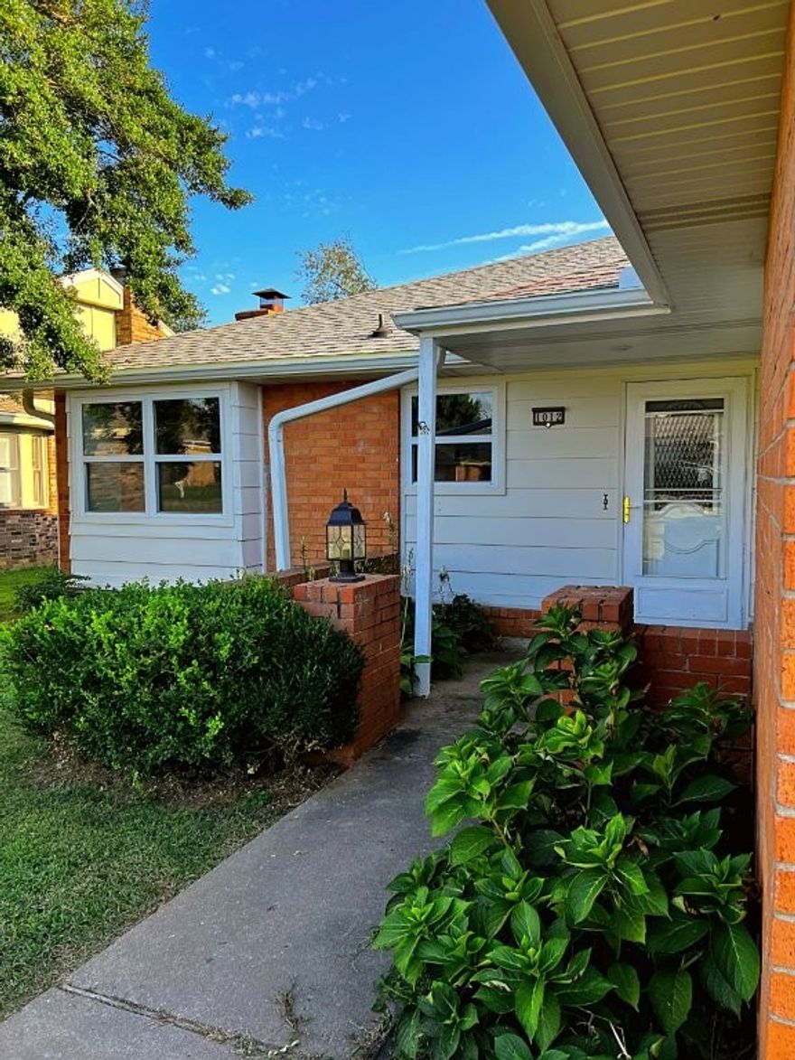 Remodeled 2 bed, 2 bath townhome on a cul-de-sac. Features a new deck, new chain-link fence, and a beautifully updated interior with new flooring, countertops, stove, and dishwasher. Conveniently located near schools, parks, and shopping. Move-in ready!