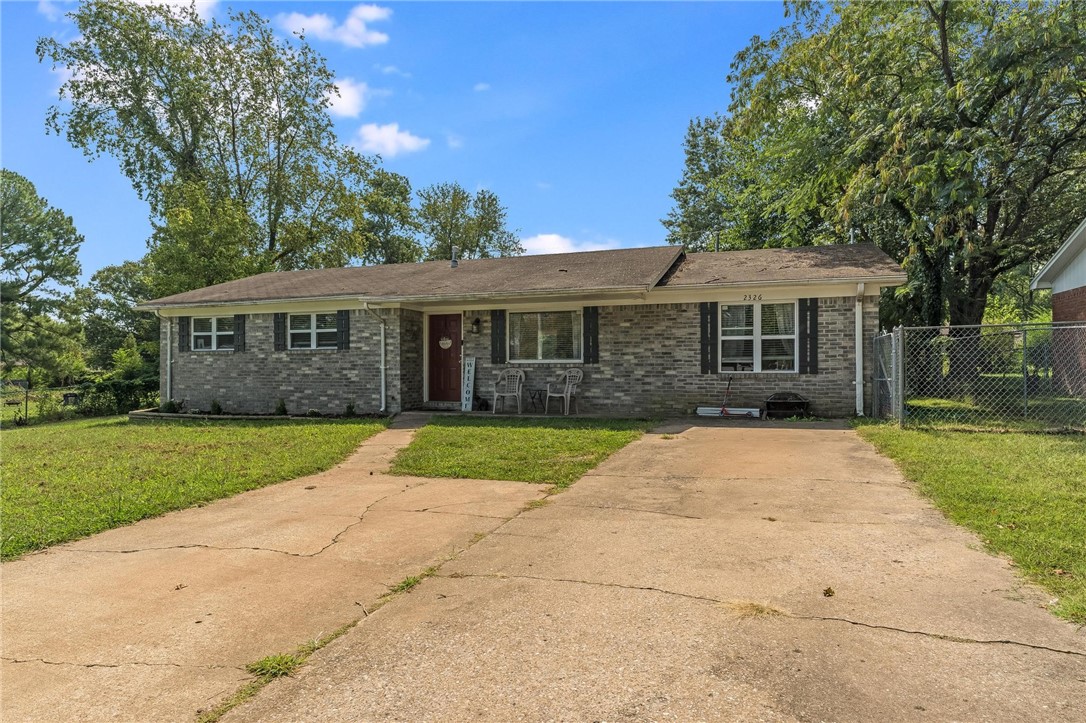This 3-bedroom, 1.5-bath home offers a spacious layout and a large backyard. A brand-new roof will be installed, providing peace of mind for the next owner. Inside, tile flooring runs throughout the entire home, and the oversized living room creates plenty of space for gathering. Conveniently located near John Brown University, schools, scenic walking trails, and just minutes from downtown Siloam Springs, this property is an excellent option for both investors and homeowners.
