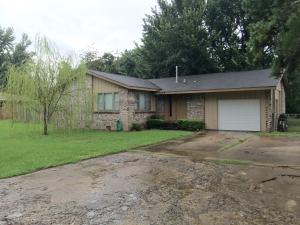 Nice open floor plan with lots of updates! New deck, perfect for entertaining and fenced in back yard with shed for storage. With a little tlc this home could be perfect. Home has 3 bedrooms and a bonus area... that could be used for an office, craft room or play room!! Located on a quiet road! $83,000!!!