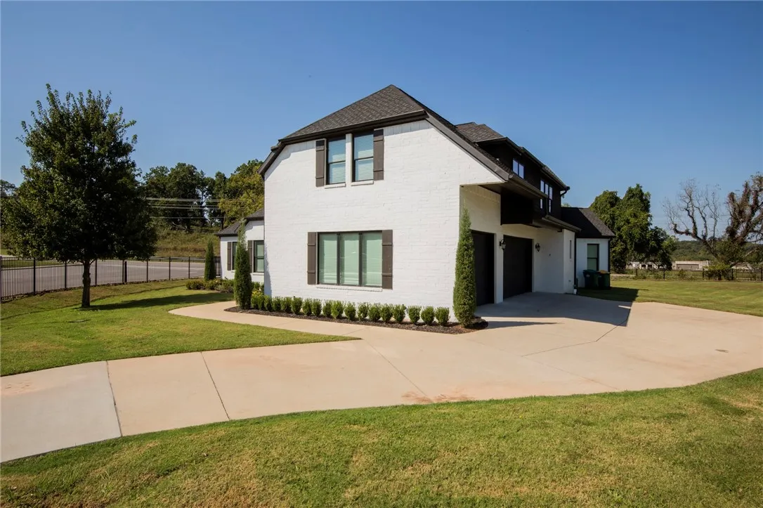 Rogers, Arkansas 72758, United States, 4 Bedrooms Bedrooms, ,5 BathroomsBathrooms,Residential,Active,220496