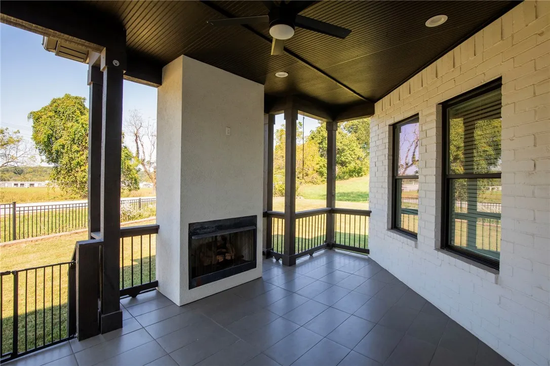 Rogers, Arkansas 72758, United States, 4 Bedrooms Bedrooms, ,5 BathroomsBathrooms,Residential,Active,220496