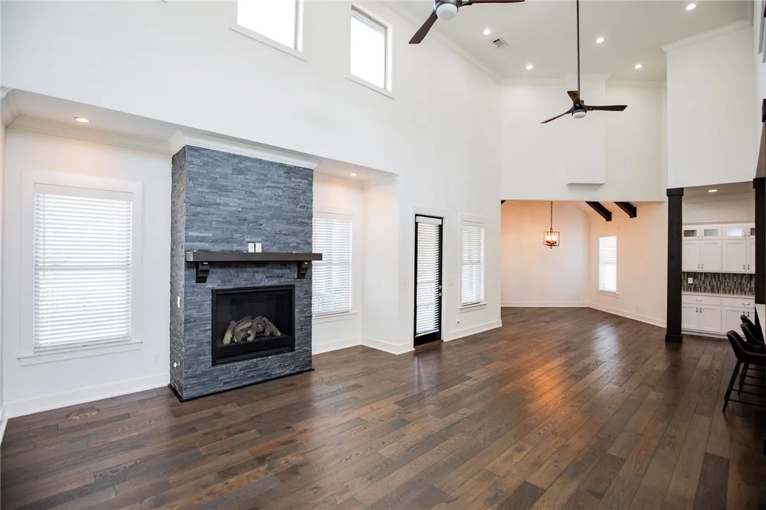 Rogers, Arkansas 72758, United States, 4 Bedrooms Bedrooms, ,5 BathroomsBathrooms,Residential,Active,220496