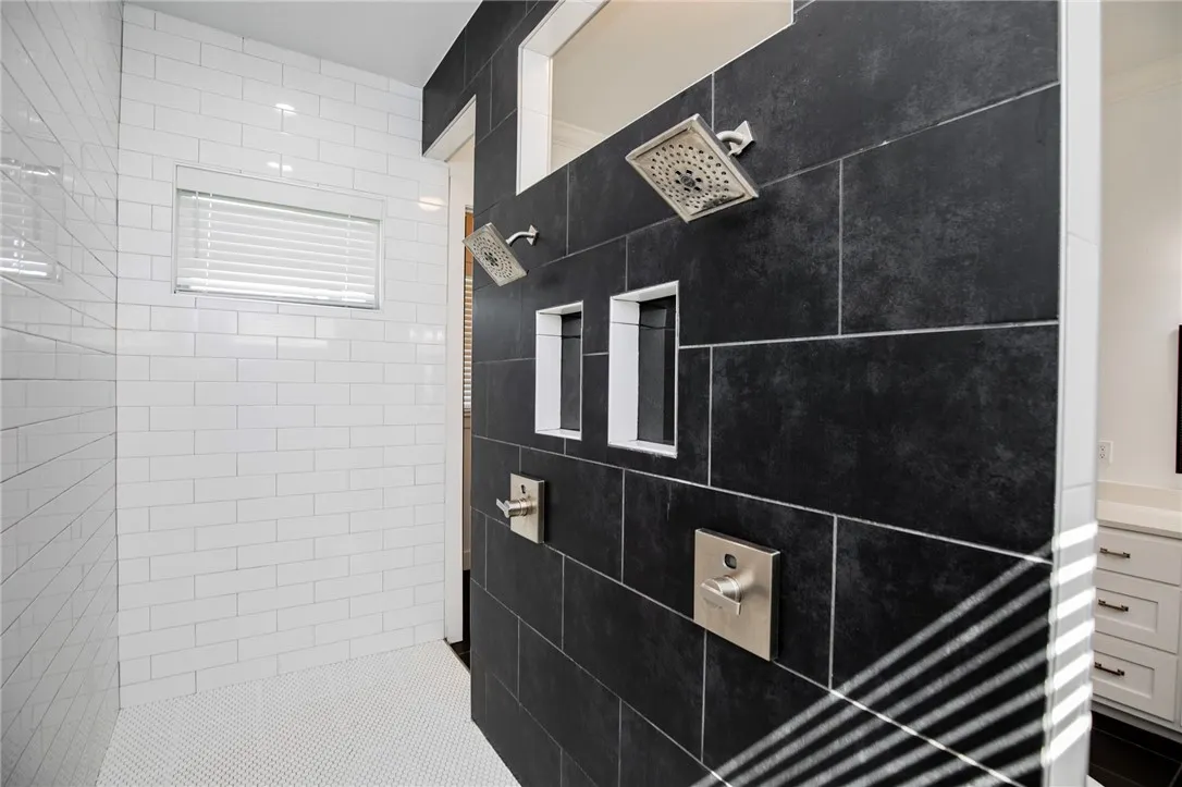 Rogers, Arkansas 72758, United States, 4 Bedrooms Bedrooms, ,5 BathroomsBathrooms,Residential,Active,220496