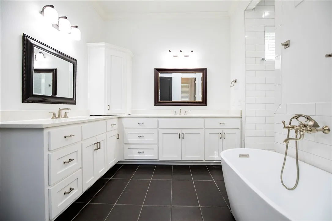 Rogers, Arkansas 72758, United States, 4 Bedrooms Bedrooms, ,5 BathroomsBathrooms,Residential,Active,220496