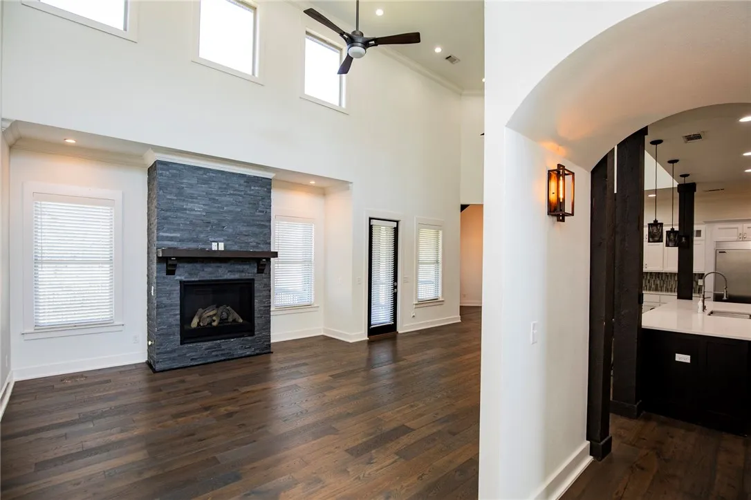 Rogers, Arkansas 72758, United States, 4 Bedrooms Bedrooms, ,5 BathroomsBathrooms,Residential,Active,220496