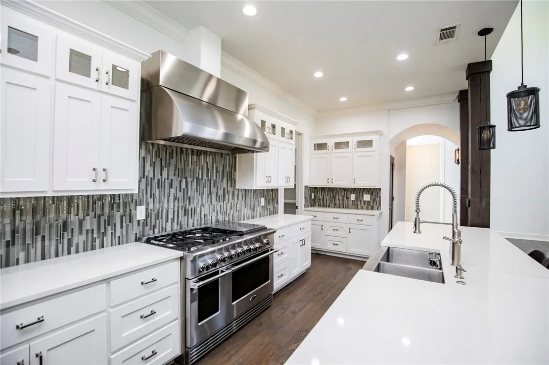 Rogers, Arkansas 72758, United States, 4 Bedrooms Bedrooms, ,5 BathroomsBathrooms,Residential,Active,220496