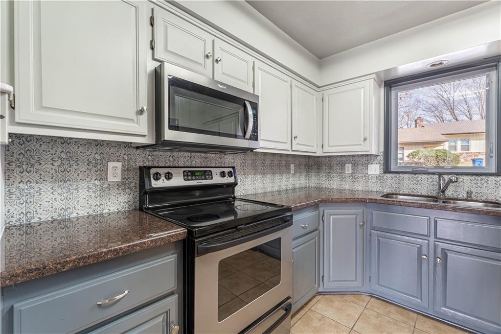 Brompton Courts Bvv - Residential Lease