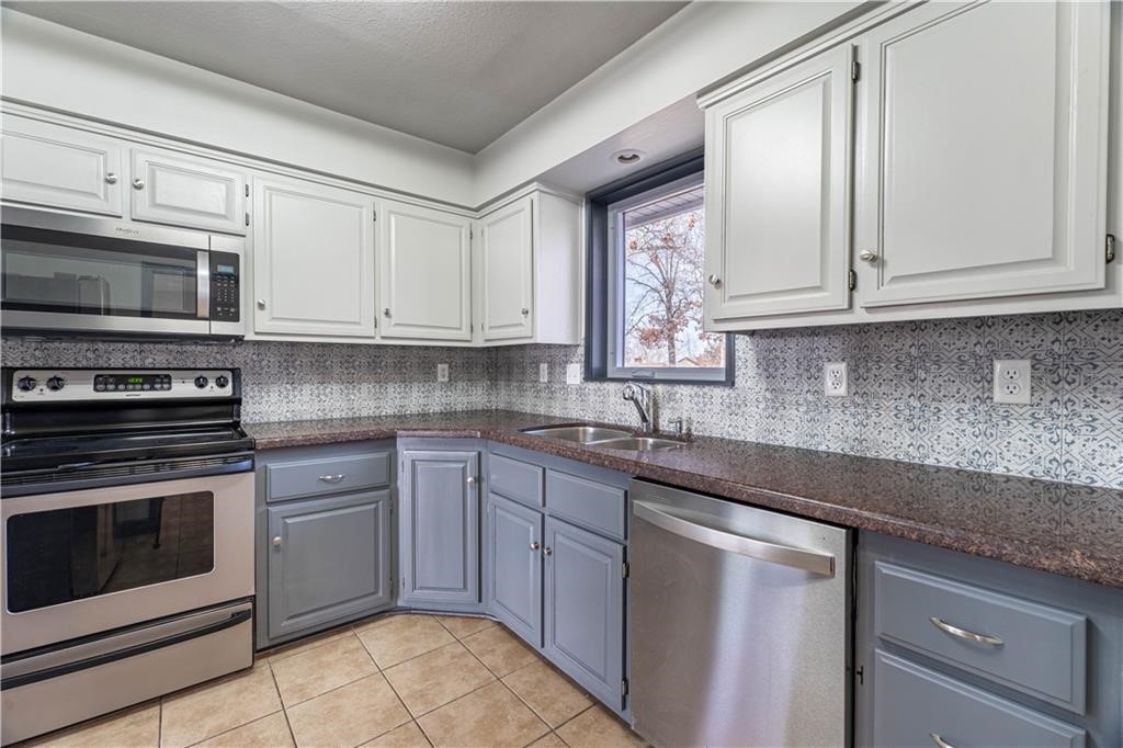 Brompton Courts Bvv - Residential Lease