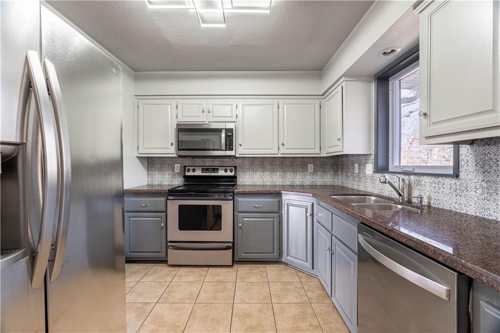 Brompton Courts Bvv - Residential Lease