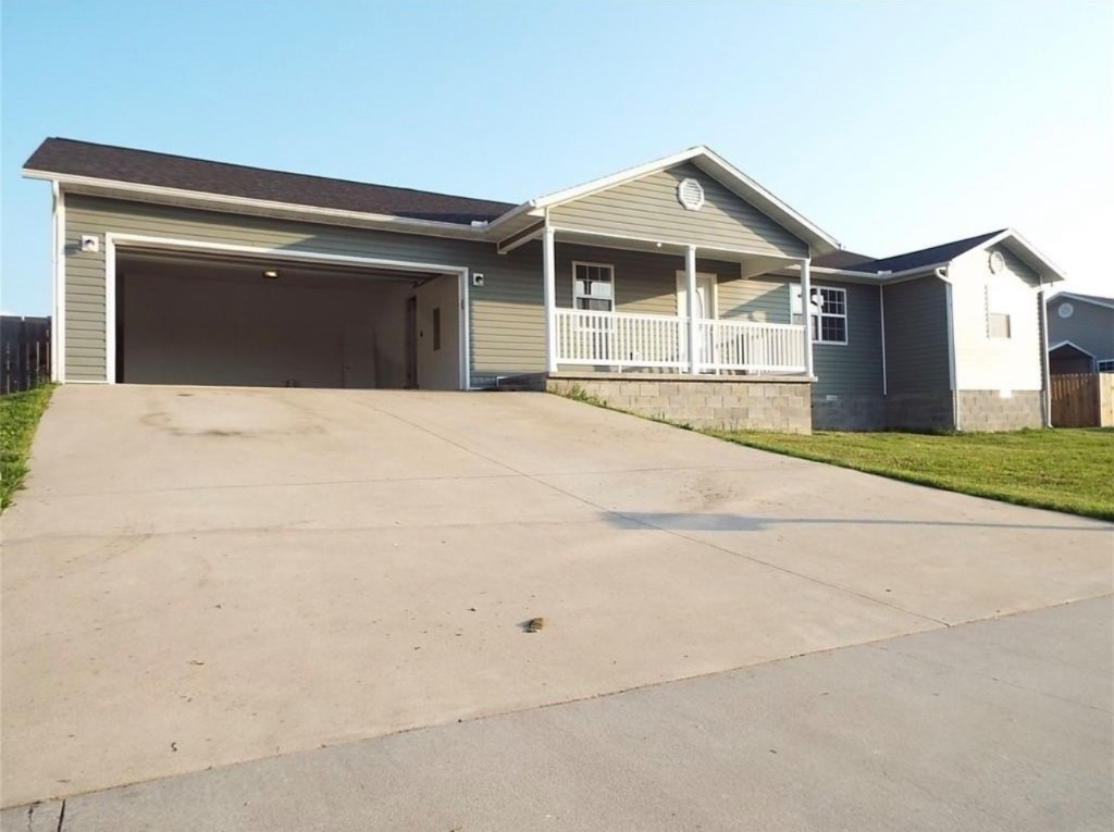 Welcome to this SPACIOUS home in the much-desired Paradise Heights neighborhood of picturesque Berryville AR! This gem of a home boasts 2000 square feet with an open layout and split floor plan plus bonus room - all on a large privacy-fenced lot. The 4 bedrooms and 2 baths ensure plenty of space for the whole family, including a luxurious master suite with a jacuzzi tub, double vanities, and HUGE walk-in closet! Conveniently close to schools, shopping, Kings River, and nearby lakes and hiking trails for outdoor adventures. New carpet in 2021, updated lighting, and updated countertops make this home a must-see. Donāt miss this one - it wonāt last! Washer and dryer to convey.