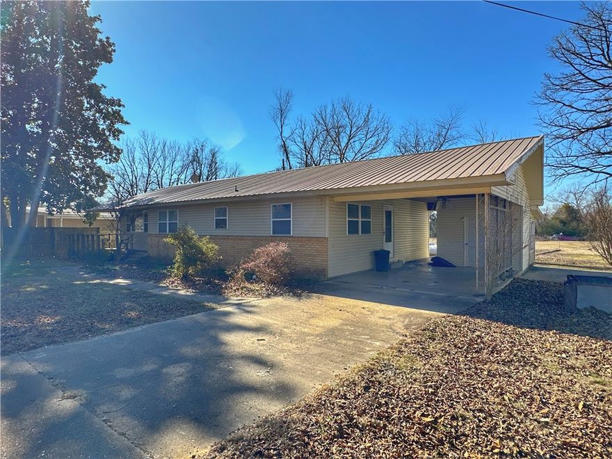 This inviting 2-bedroom, 1.5-bath home is situated on a generous, level lot in a desirable area of Marshall—ideal for gardening, outdoor living, or future possibilities. A perfect fit for first-time buyers or those looking to downsize, the home offers comfort, convenience, and great potential. A new survey will be completed prior to closing, and the final legal description will be based on that survey. Priced to sell—don’t miss this excellent opportunity!