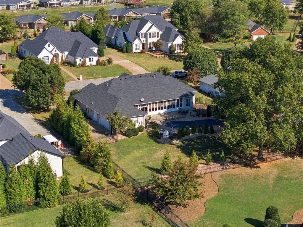 Northwest Arkansas Real Estate | Uptown Real Estate 8 W Wembly Drive