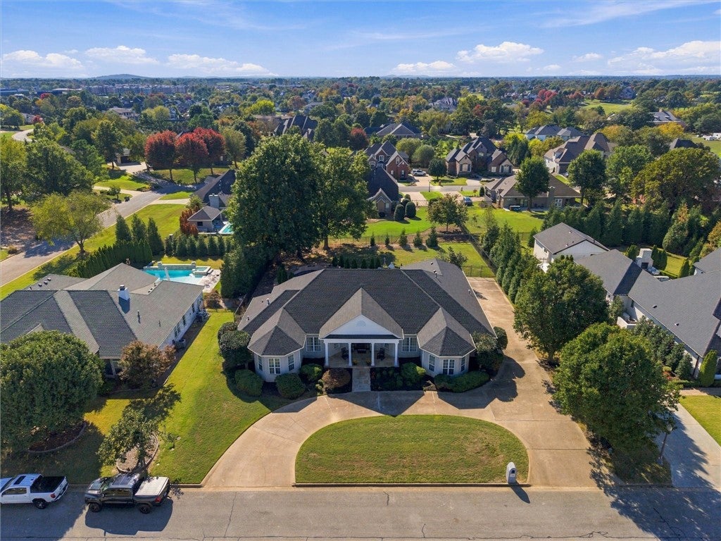 Northwest Arkansas Real Estate | Uptown Real Estate 8 W Wembly Drive