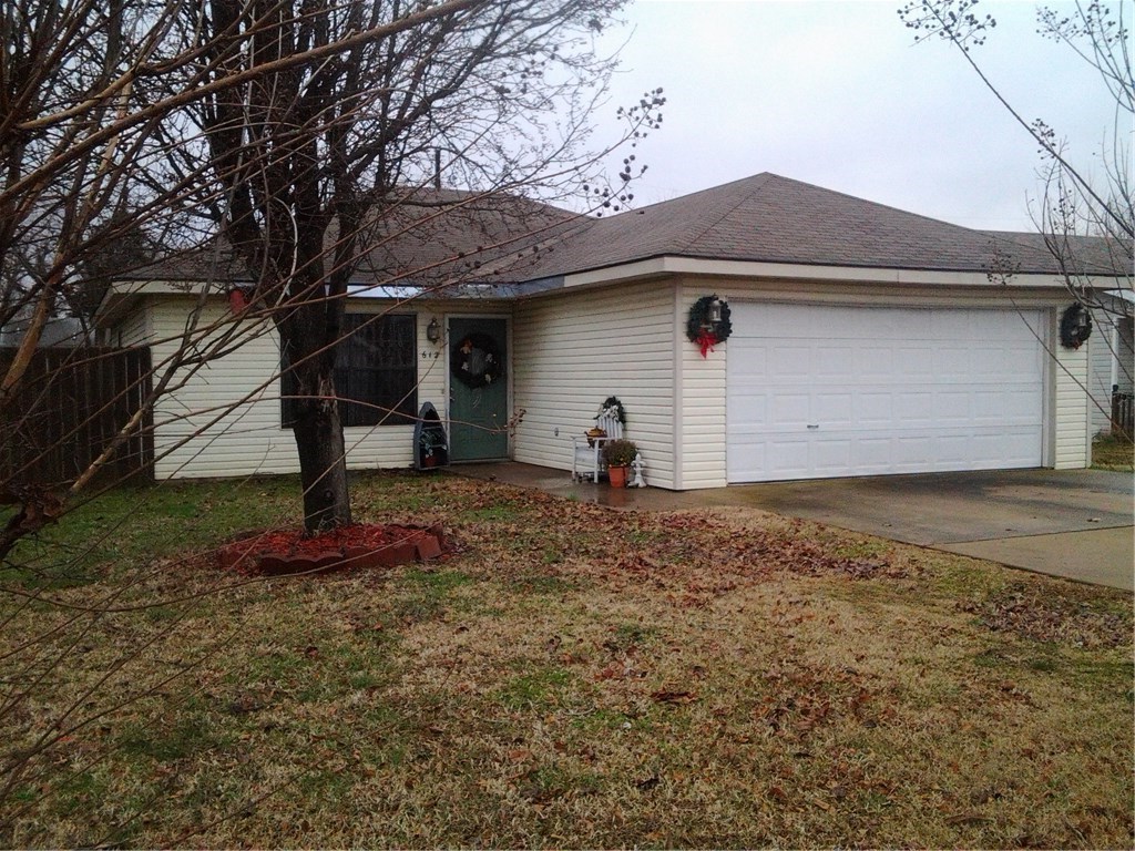 Within walking distance of the Greenway Trail, NW Medical Hospital, Luther George Park, and the Jones Center, this home is a great deal and very well maintained. Come see what we mean and make an offer that you think is fair and we will consider it!