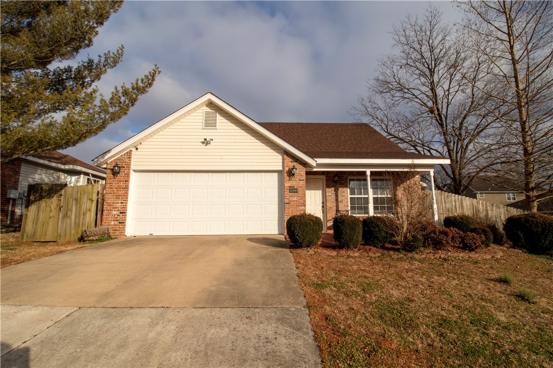 This house won't last long! You don't want to miss out on this home with a beautiful lake view from your front porch! Very spacious lake area home with a contemporary design and additional 400 sq ft sun-room not included in square footage. Just 5 minutes outside Springdale and 20 minutes from the mall and restaurant district.
